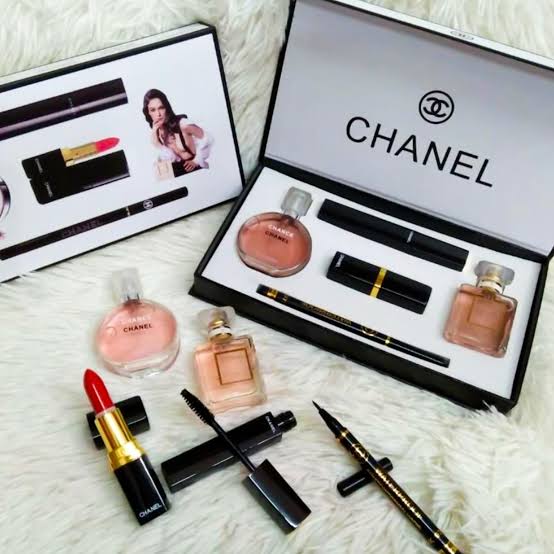 Chanel 5 store in 1 perfume makeup set