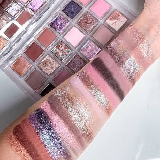 Huda Rose Quartz eye shadow palette