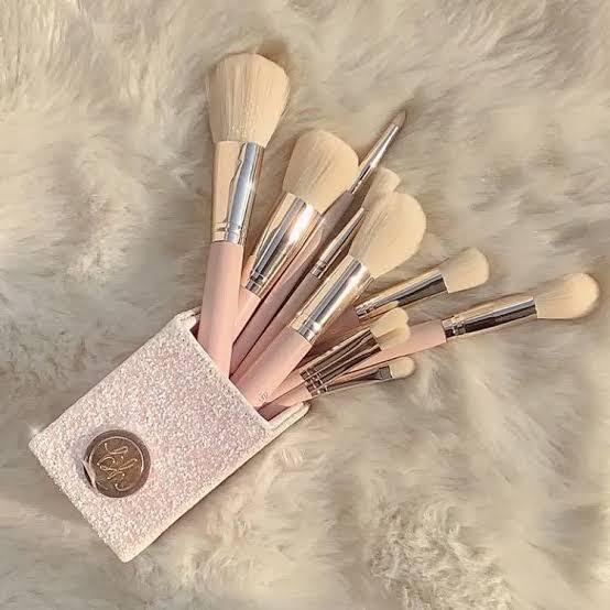 Bh cosmetics 11 piece fairy light brush set