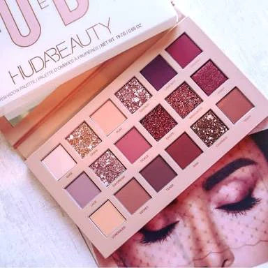 Huda beauty nude eyeshadow palette