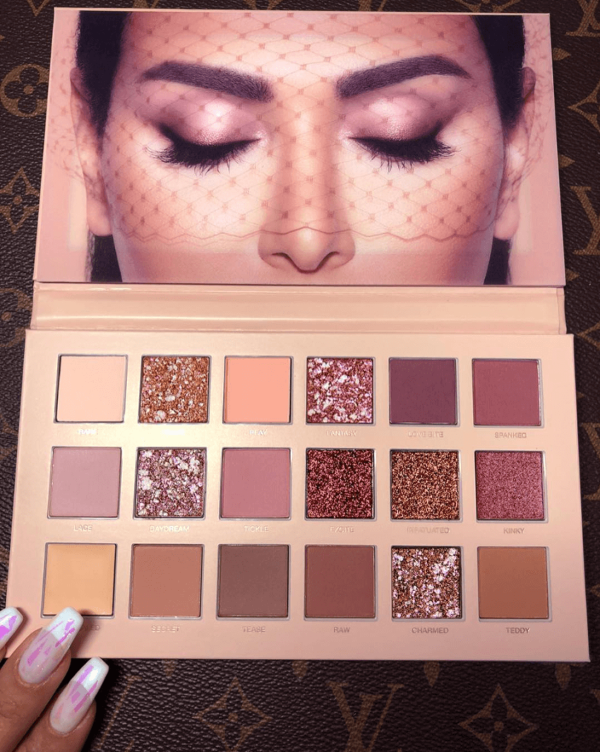 Huda beauty nude eyeshadow palette