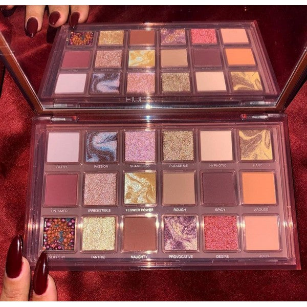 Huda beauty naughty nude eyeshadow palette