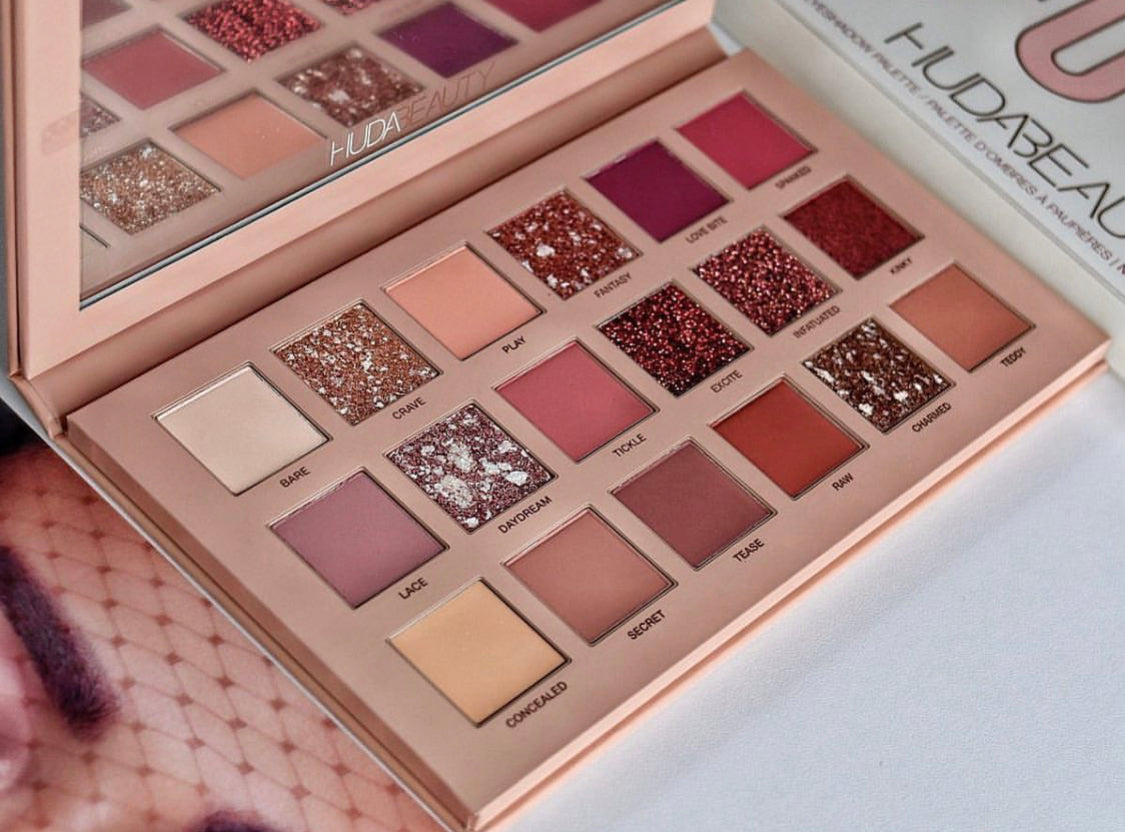 Huda beauty nude eyeshadow palette